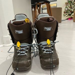 Women Burton’s Snowboarding Boots